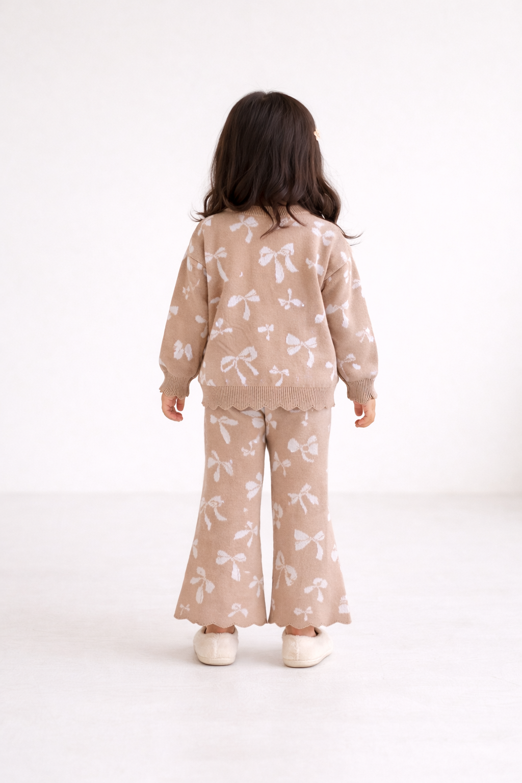 Gebreide meisjes set met strikjes – Beige